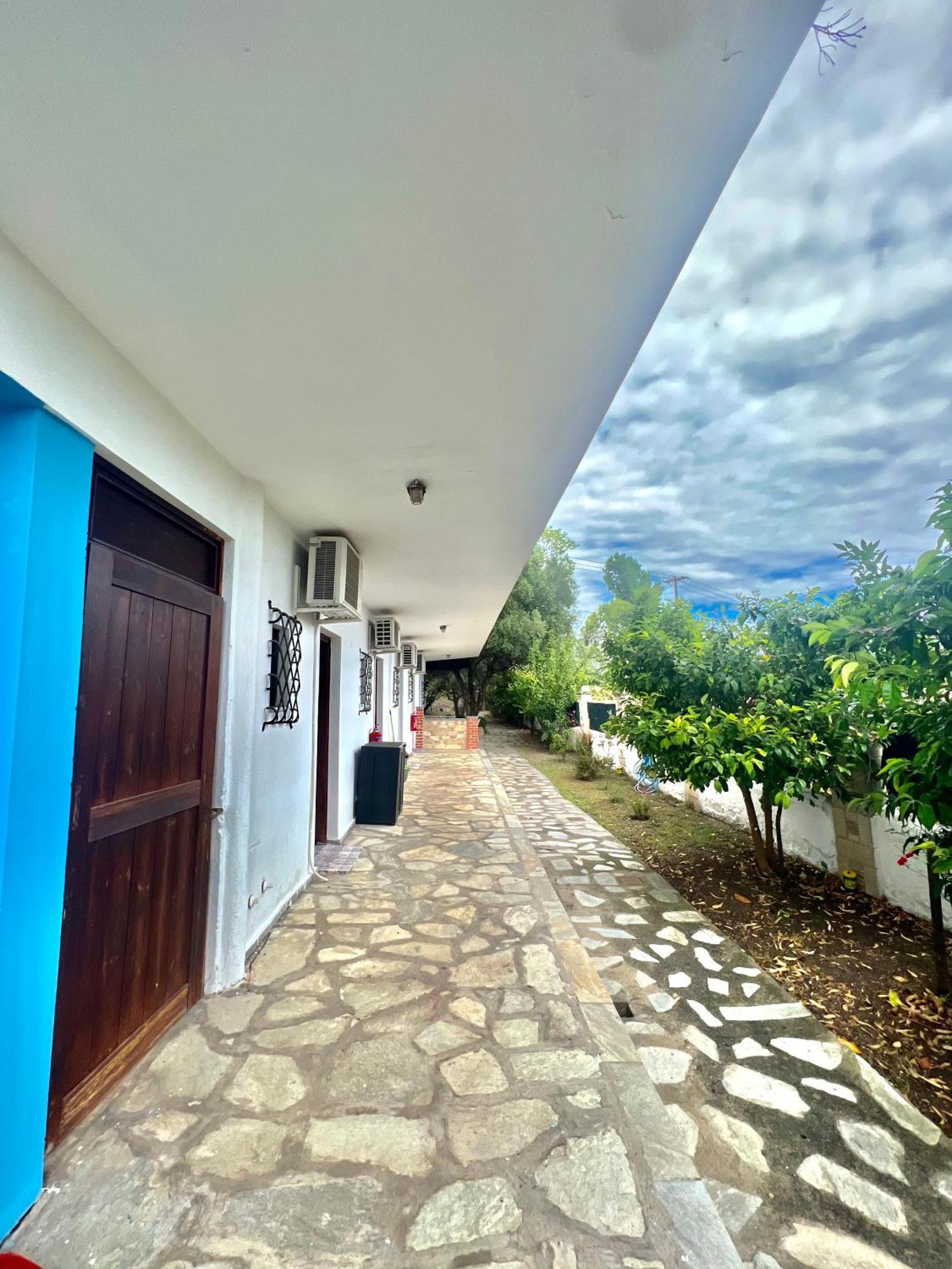 Blue Garden Inn Fourka Exterior photo